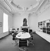 Interieur, overzicht kamer met stucplafond - Middelburg - 20352585 - RCE -  Zeeuws Museum: Interieur, overzicht kamer met stucplafond (opmerking: Gefotografeerd voor Monumenten In Nederland Zeeland) 