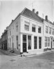 Hoekhuis met gecementeerde lijstgevel