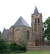 Waarde NH kerk 27-07-2010 2 -  Nederlands Hervormd Kerk, Raadhuisstraat 15, Waarde (gemeente Reimerswaal). Rijksmonument nr: 32426. De kerk was gewijd aan een tweetal heiligen, de H. Maagd Maria en de H. Jacobus de Meerdere. Fors. laat 14e eeuws bouwwerk, met haakse steunberen en dubbele galmgaten. Traptoren met decoratieve bekroning.