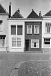 Huis waarvan lijstgevel gecombineerd is met buurpand nr 11