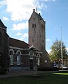 Kerktoren met zadeldak en aan de toren verbonden westgevel