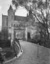 Overzicht voorzijde, met poort, vanaf de straat - Haamstede - 20095445 - RCE -  Kasteel: Overzicht voorzijde, met poort, vanaf de straat 