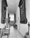 Interieur- gang met rouwborden - Haamstede - 20095513 - RCE -  Kasteel: Interieur: gang met rouwborden 