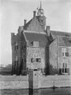 Gedeelte gevel en toren - Renesse - 20185227 - RCE -  Slot Moermond: Gedeelte gevel en toren (opmerking: In: Buiten ; 10(1916), nr. 23, p. 265) 