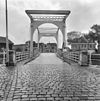 De brug vanaf de poort gezien - Zierikzee - 20222374 - RCE -  Zuidhavenpoort: De brug vanaf de poort gezien 