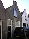 Huis met geverfde klokgevel