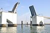 Openstaande Zeelandbrug (03) -  Openstaande Zeelandbrug voor Nederlands zeiljacht.