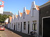Huis met gepleisterde klokgevel