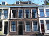 Huis met schilddak en lijstgevel