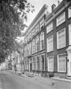 Overzicht voorgevel - Zierikzee - 20352292 - RCE -  Overzicht voorgevel (opmerking: Gefotografeerd voor Monumenten In Nederland Zeeland, bladzijde 285) 