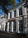 Huis met gepleisterde lijstgevel