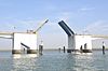 Openstaande Zeelandbrug (02) -  Openstaande Zeelandbrug voor Nederlands zeiljacht.