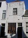 Huis met afgeknotte gevel