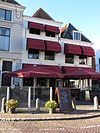 Huis met geverfde lijstgevel