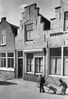 Huis met geverfde trapgevel