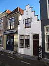 Huis met geverfde trapgevel