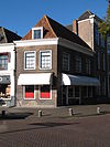 Huis met lijstgevel, hoekhuis kraanplein