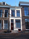 Huis met bepleisterde lijstgevel