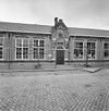 Voorgevel schoolgebouw, ingangspartij - Retranchement - 20352906 - RCE -  Gemeenteschool: Voorgevel schoolgebouw, ingangspartij (opmerking: Gefotografeerd voor Monumenten In Nederland Zeeland, bladzijde 31) 