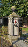 Sint Anna ter Muiden Pomp R01 -  Sint Anna ter Muiden (gem. Sluis, Nederland): pomp  Sint Anna ter Muiden (Sluis, the Netherlands): village pump FranÃ§ais : Sint Anna ter Muiden (Sluis, Pays-Bas): pompe publique 