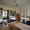 Interieur begane grond, kamer links van de gang, overzicht - Sas van Gent - 20345050 - RCE -  Interieur begane grond, kamer links van de gang, overzicht 