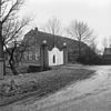 Overzicht met toegangshek - Tholen - 20208338 - RCE -  Het Huys Vermuyden/Kettinghoeve: overzicht met toegangshek 