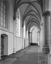 Interieur van de noordelijke zijbeuk naar het oosten - Tholen - 20208187 - RCE -  Nederlands Hervormde Kerk: interieur van de noordelijke zijbeuk naar het oosten 
