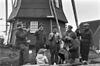 Molenwerkers nemen pauze en drinken een biertje vÃ³Ã³r de molen - Aagtekerke - 20003121 - RCE -  Zeskante Molen: Molenwerkers nemen pauze en drinken een biertje vÃ³Ã³r de molen 