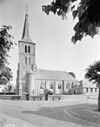 Overzicht zuidzijde Hervormde kerk met toren - Domburg - 20352656 - RCE -  Nederlands Hervormde Kerk: Overzicht zuidzijde Hervormde kerk met toren (opmerking: Gefotografeerd voor Monumenten In Nederland Zeeland, bladzijde 93) 