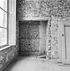 Verdieping linker kamer gezien naar de beschadigde hoek van toren - Oostkapelle - 20175523 - RCE -  Buitenplaats Westhove: verdieping linker kamer gezien naar de beschadigde hoek van toren 