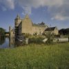 Overzicht achterzijde van het kasteel, vanafde overzijde van de omgrachting
