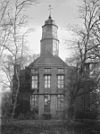 Achtergevel met uitkijktorentje - Oostkapelle - 20175412 - RCE -  Huize Duinbeek: Achtergevel met uitkijktorentje (opmerking: In: Buiten ; 9(1915), nr. 35, p. 418) 