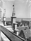 Beeldhouwwerk topgevel- nieuwe leeuw van Van de Schaft - Veere - 20239377 - RCE -  Stadhuis: Beeldhouwwerk topgevel: nieuwe leeuw van Van de Schaft (opmerking: Fotograaf: waarschijnlijk) 