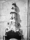 Detail beeldhouwwerk, naar foto van 1918 - Veere - 20239369 - RCE -  Stadhuis: detail beeldhouwwerk, naar foto van 1918 