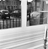 INT. DETAIL BINNENZIJDE RAAM, OP BEGANE GROND IN VOORGEVEL - Brielle - 20316264 - RCE -  INT. DETAIL BINNENZIJDE RAAM, OP BEGANE GROND IN VOORGEVEL 