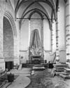 Interieur noorderzijbeuk, naar het westen, tijdens restauratie - Brielle - 20042604 - RCE -  Grote kerk of Catharijnekerk: Interieur noorderzijbeuk, naar het westen, tijdens restauratie 