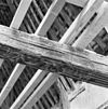 Interieur- een van de beschilderde moerbalken onder het vroeg-17de-eeuwse stucplafond op de verdieping - Brielle - 20042534 - RCE -  Kantongerecht: Interieur: een van de beschilderde moerbalken onder het vroeg-17de-eeuwse stucplafond op de verdieping 