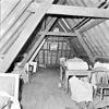 INT. ACHTERZOLDER LINKERGEDEELTE, NAAR ACHTER - Brielle - 20315474 - RCE -  INT. ACHTERZOLDER LINKERGEDEELTE, NAAR ACHTER 