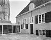 Overzicht binnenplaats Provoost, met links de Catharijnetoren - Brielle - 20042832 - RCE -  Provoost: Overzicht binnenplaats Provoost, met links de Catharijnetoren 