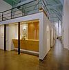 Interieur, overzicht richting het oosten, tongewelf met trekbalken, thans informatiebalie van een huisartsenpraktijk - Brielle - 20332557 - RCE -  Jacobskerk: Interieur, overzicht richting het oosten, tongewelf met trekbalken, thans informatiebalie van een huisartsenpraktijk 