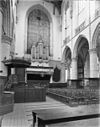 Interieur middenschip, naar het westen - Brielle - 20042612 - RCE -  Grote kerk of Catharijnekerk: Interieur middenschip, naar het westen 