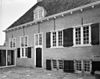 Binnenplaats met achtergevel van de voorvleugel - Brielle - 20042818 - RCE -  Provoost: Binnenplaats met achtergevel van de voorvleugel 