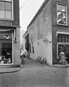 Zijgevel aan het Welleslop, met houten uitbouw halverwege - Brielle - 20043163 - RCE -  Zijgevel aan het Welleslop, met houten uitbouw halverwege 