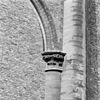 Detail van de oostgevel- kapiteel scheiboog zuiderzijbeuk - Brielle - 20042705 - RCE -  Grote kerk of Catharijnekerk: Detail van de oostgevel: kapiteel scheiboog zuiderzijbeuk 
