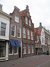Brielle, monumentale panden aan de Voorstraat 25 en 27 foto1 2011-06-26 13.44.JPG -  Brielle, monumental houses at the Voorstraat 25 and 27  Brielle, monumentale huizen aande Voorstraat 25 en 27 