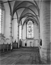 Interieur zuiderzijbeuk, naar het westen - Brielle - 20042602 - RCE -  Grote kerk of Catharijnekerk: Interieur zuiderzijbeuk, naar het westen 