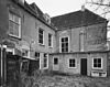 Gedeelte van de achtergevel, tijdens herstel van het pleisterwerk - Brielle - 20042771 - RCE -  Merulaweeshuis: Gedeelte van de achtergevel, tijdens herstel van het pleisterwerk 