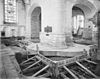 Interieur vanuit het zuidoosten- de torenfundering wordt verstevigd door een gordel van voorgespannen beton - Brielle - 20042589 - RCE -  Grote kerk of Catharijnekerk: Interieur vanuit het zuidoosten: de torenfundering wordt verstevigd door een gordel van voorgespannen beton 