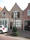 Huis met gepleisterde puntgevel