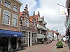 Brielle, straatzicht Voorstraat van 31 naar hogere oneven nummers 2011-06-26 13.53.JPG -  Brielle, monumental houses in the Voorstraat  Brielle, monumentale panden in de Voorstraat (oneven nummers)